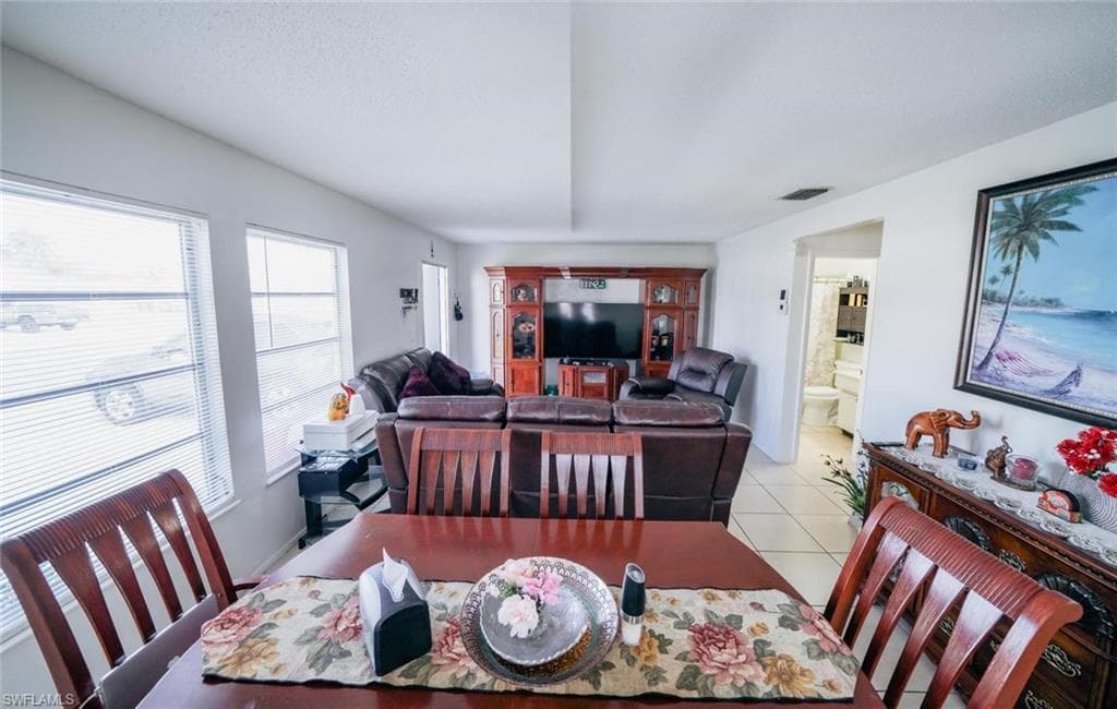 43 Tangerine Ct, Lehigh Acres, FL 33936-8