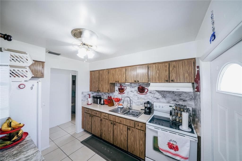 43 Tangerine Ct, Lehigh Acres, FL 33936-16