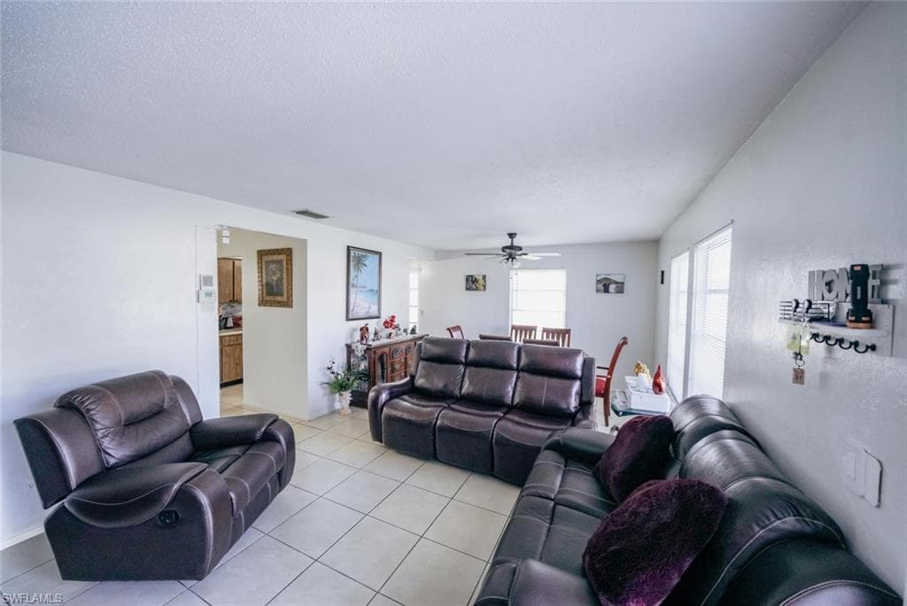 43 Tangerine Ct, Lehigh Acres, FL 33936-3
