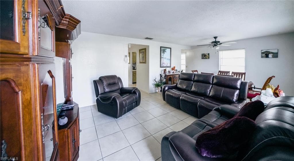 43 Tangerine Ct, Lehigh Acres, FL 33936-4