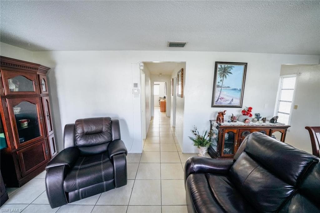 43 Tangerine Ct, Lehigh Acres, FL 33936-5