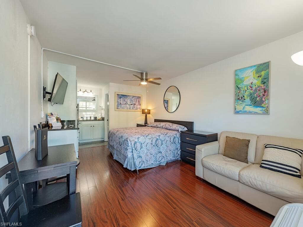 2555 Tamiami Trl N 109, Naples, FL 34103-1