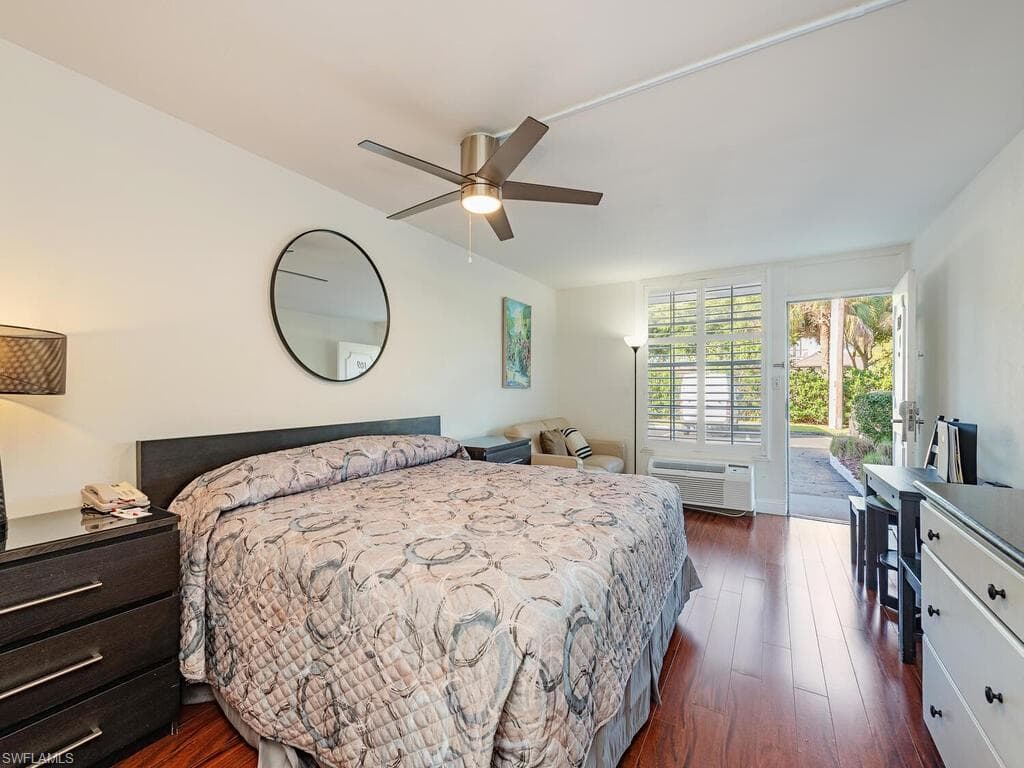 2555 Tamiami Trl N 109, Naples, FL 34103-5