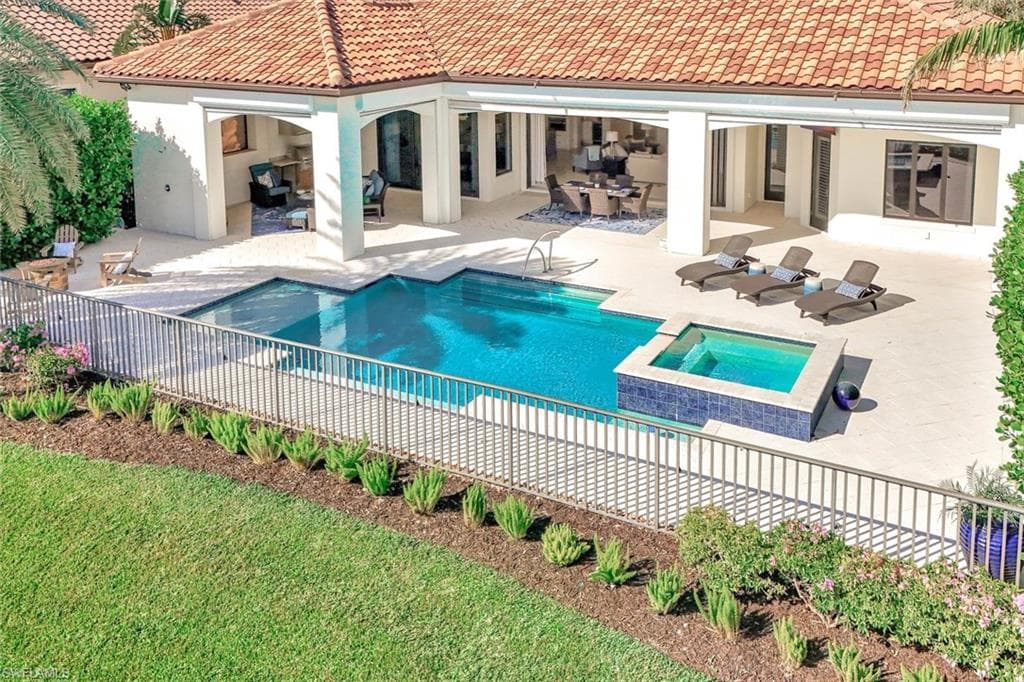 16450 Seneca Way, Naples, FL 34110-4