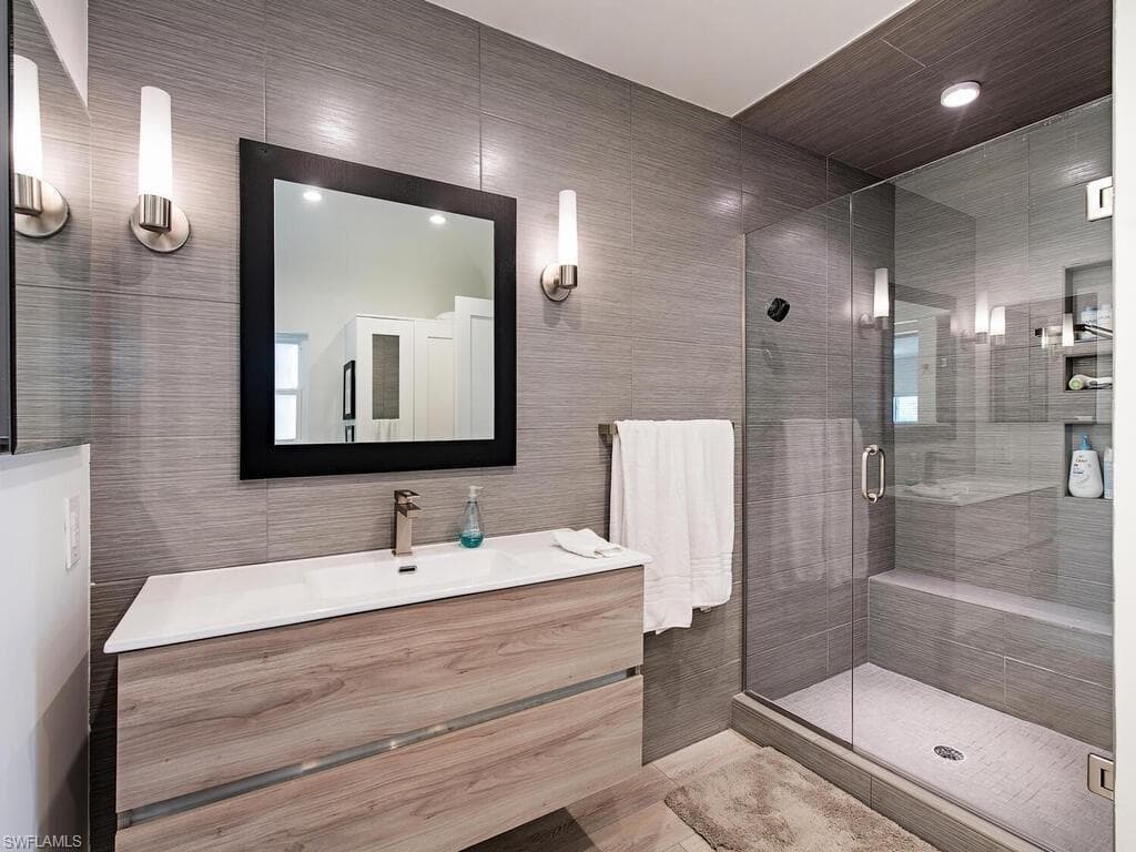 2143 Marina Dr, Naples, FL 34102-18