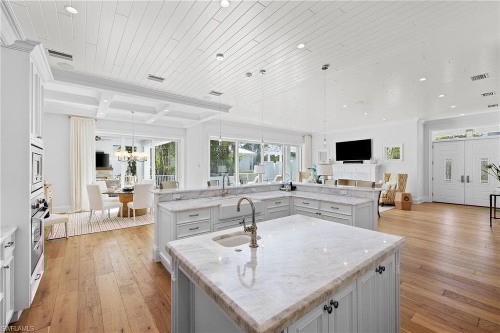 2550 Windward Way, Naples, FL 34103-10