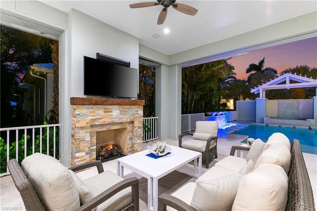 2550 Windward Way, Naples, FL 34103-20