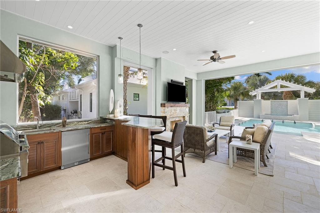 2550 Windward Way, Naples, FL 34103-21
