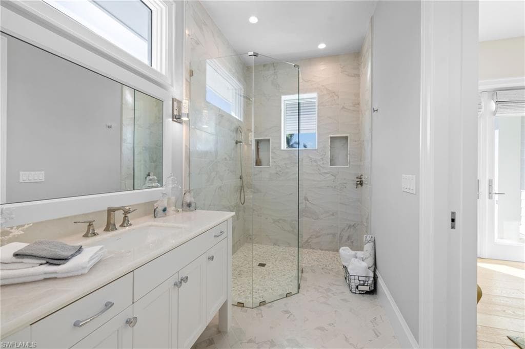 2550 Windward Way, Naples, FL 34103-38