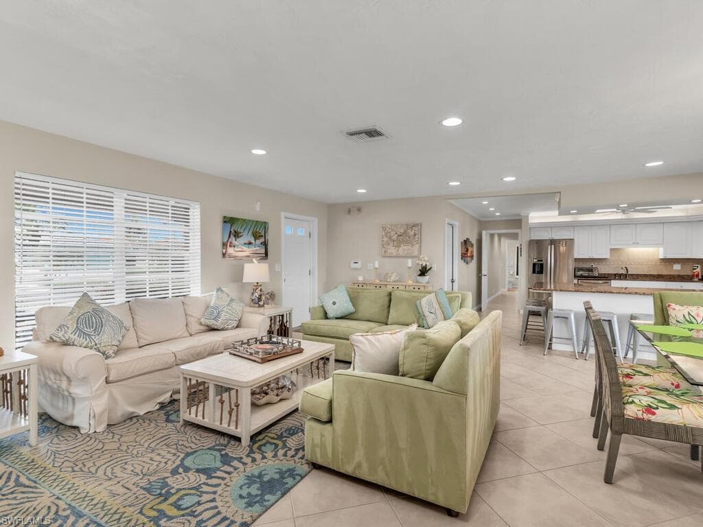 593 Barfield Dr, Marco Island, FL 34145-10