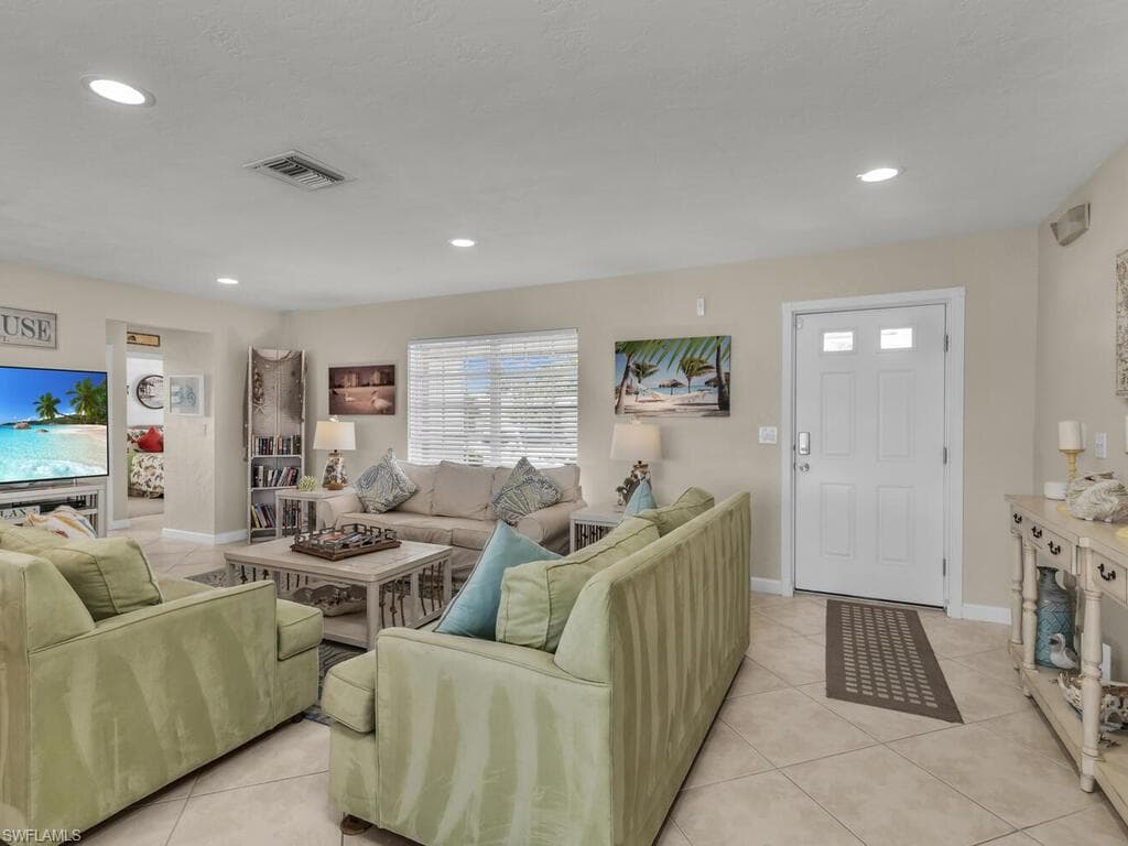 593 Barfield Dr, Marco Island, FL 34145-4