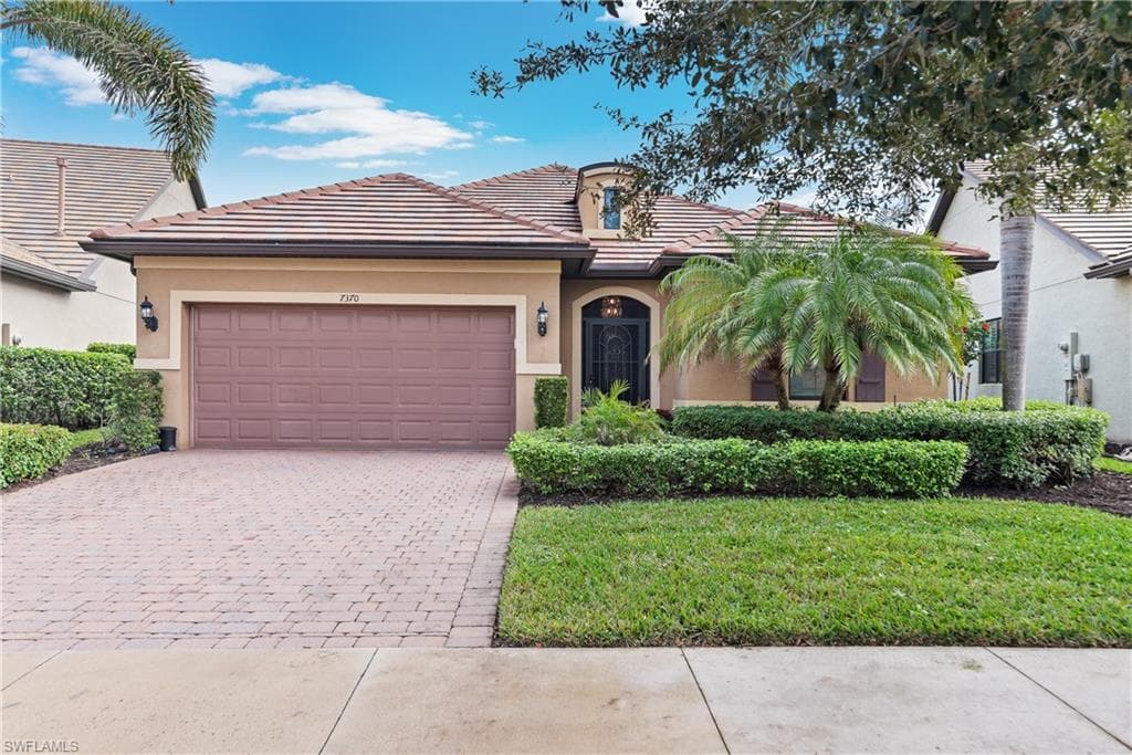 7370 Mockingbird Ct, Naples, FL 34114-2