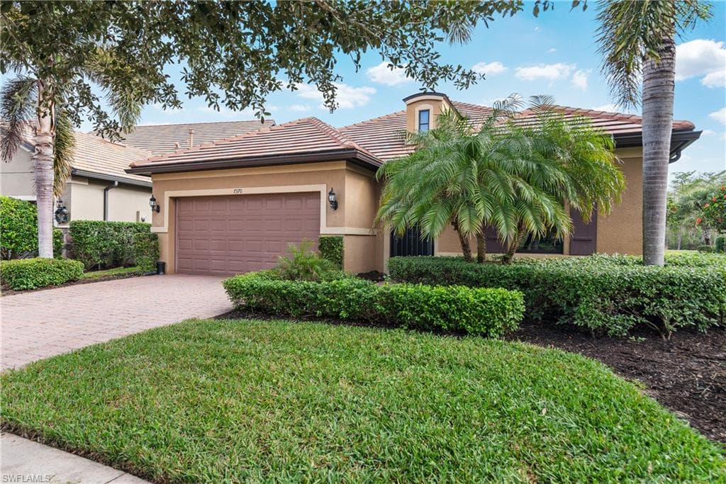 7370 Mockingbird Ct, Naples, FL 34114-3
