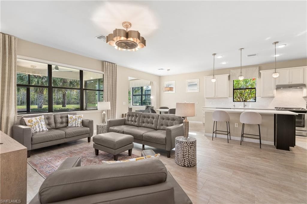 7370 Mockingbird Ct, Naples, FL 34114-5