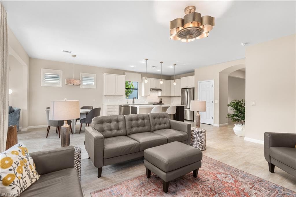 7370 Mockingbird Ct, Naples, FL 34114-6