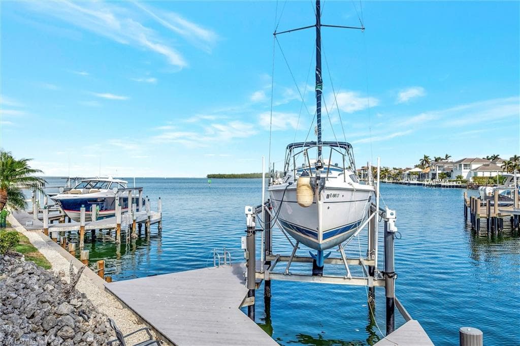 719 Austin Ct, Marco Island, FL 34145-17