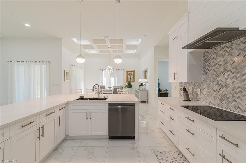 3524 29th Ave SW, Naples, FL 34117-18