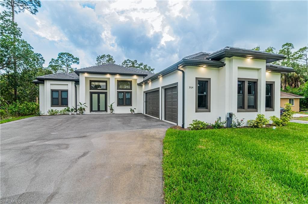 3524 29th Ave SW, Naples, FL 34117-24