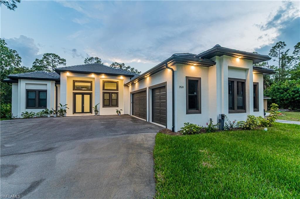 3524 29th Ave SW, Naples, FL 34117-2
