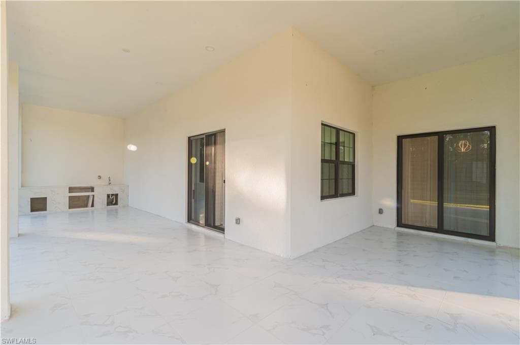 3524 29th Ave SW, Naples, FL 34117-30