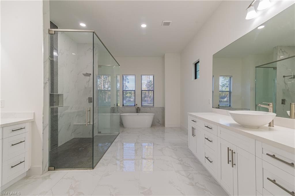 3524 29th Ave SW, Naples, FL 34117-35