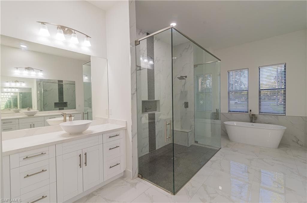 3524 29th Ave SW, Naples, FL 34117-36