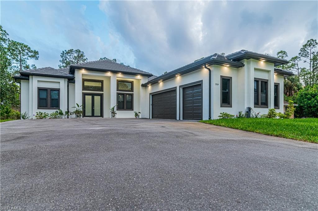3524 29th Ave SW, Naples, FL 34117-3