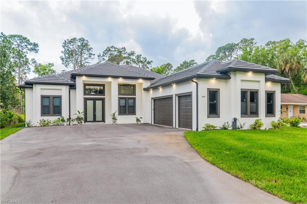 3524 29th Ave SW, Naples, FL 34117-49