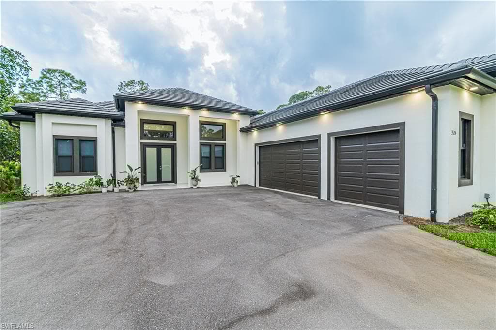3524 29th Ave SW, Naples, FL 34117-8