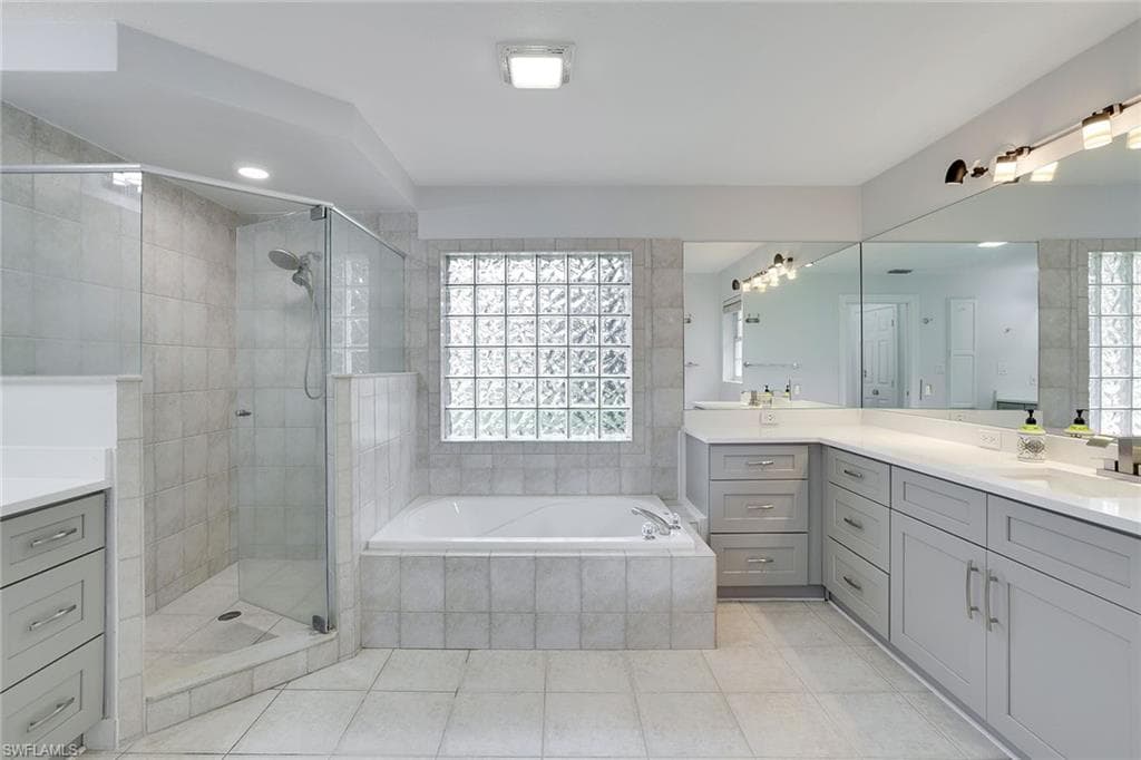 1191 13th St SW, Naples, FL 34117-17