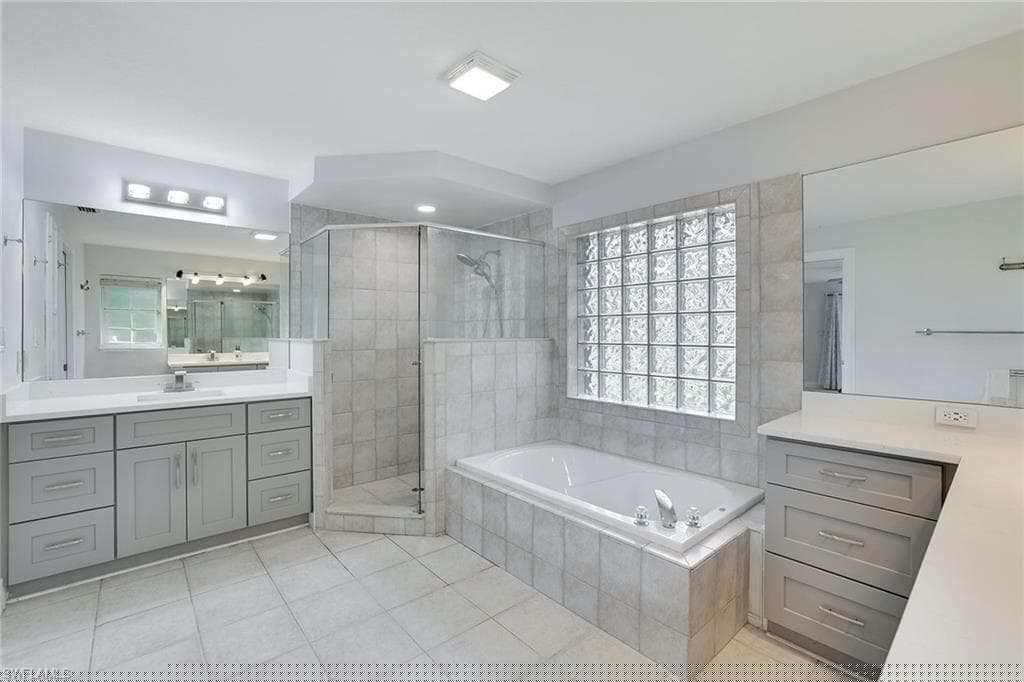 1191 13th St SW, Naples, FL 34117-18