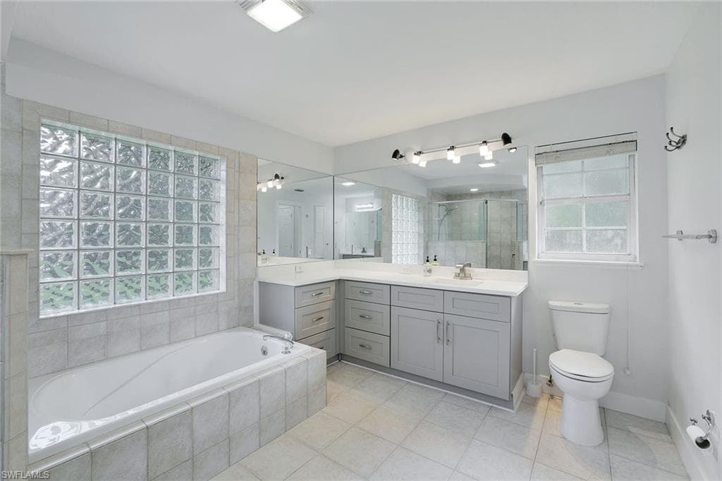 1191 13th St SW, Naples, FL 34117-19