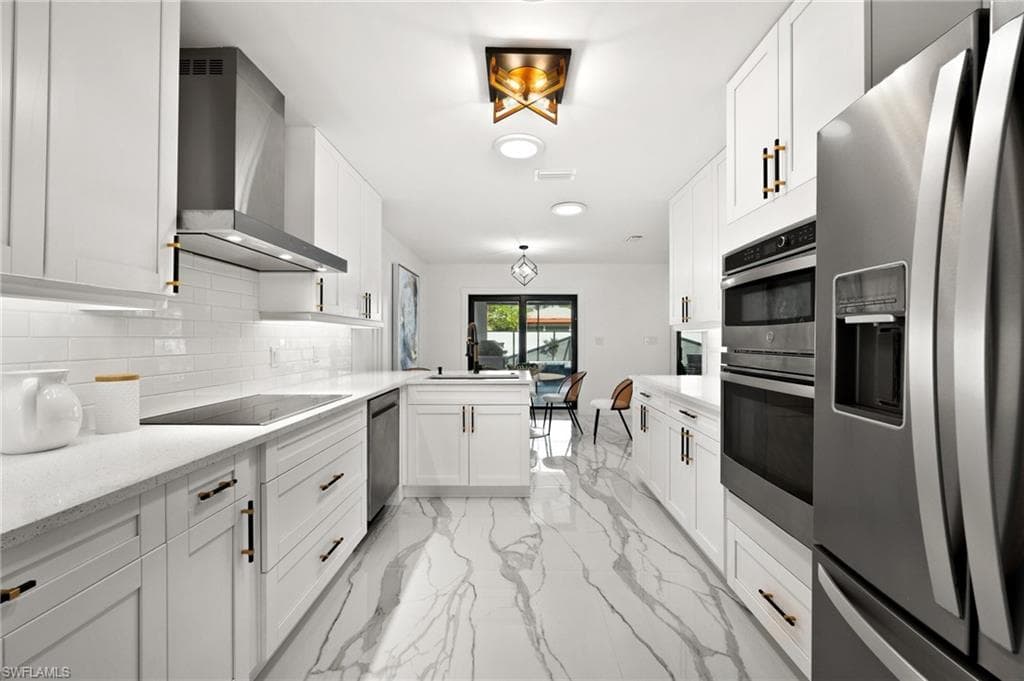 135 Tahiti Cir, Naples, FL 34113-13