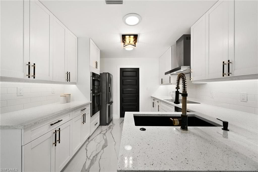 135 Tahiti Cir, Naples, FL 34113-14