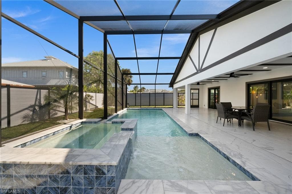 135 Tahiti Cir, Naples, FL 34113-18