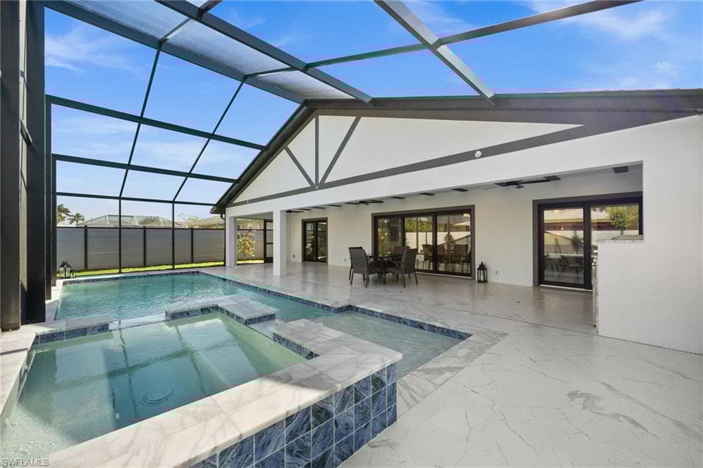 135 Tahiti Cir, Naples, FL 34113-19