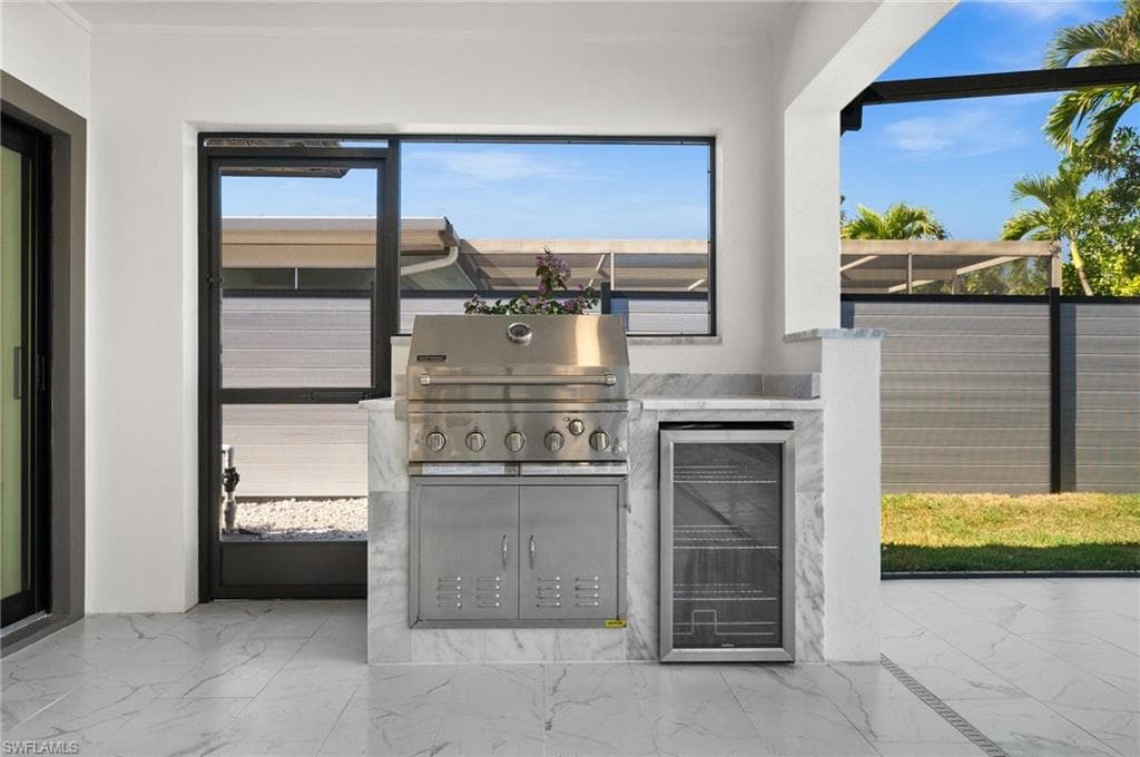 135 Tahiti Cir, Naples, FL 34113-21