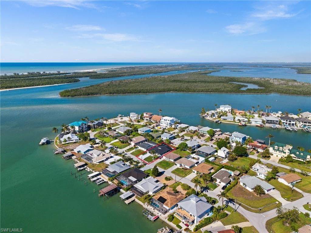 135 Tahiti Cir, Naples, FL 34113-4