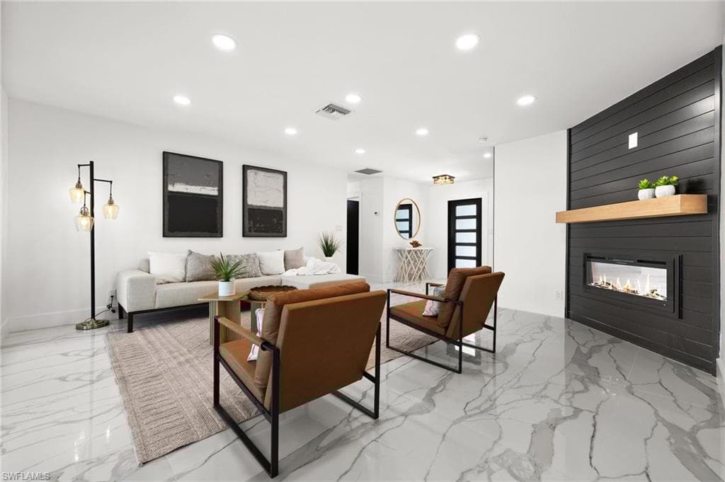 135 Tahiti Cir, Naples, FL 34113-6