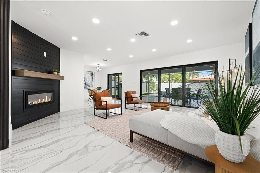 135 Tahiti Cir, Naples, FL 34113-7