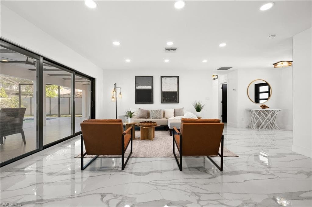 135 Tahiti Cir, Naples, FL 34113-8