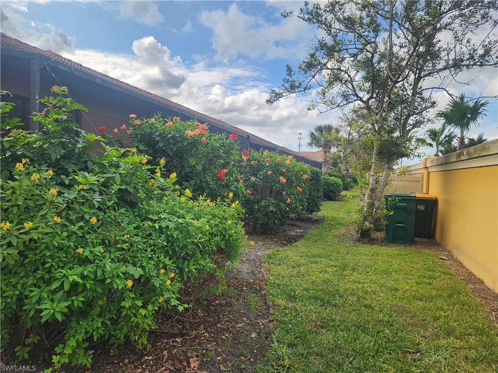 7542 Bristol Cir, Naples, FL 34120-9