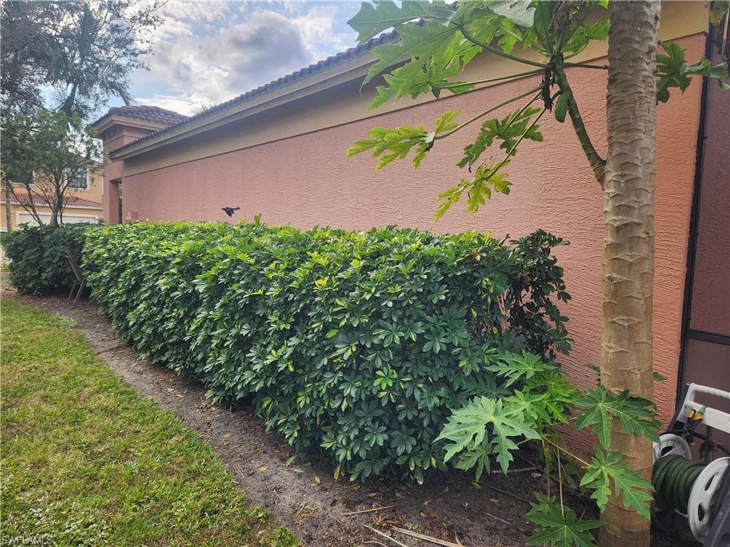 7542 Bristol Cir, Naples, FL 34120-11