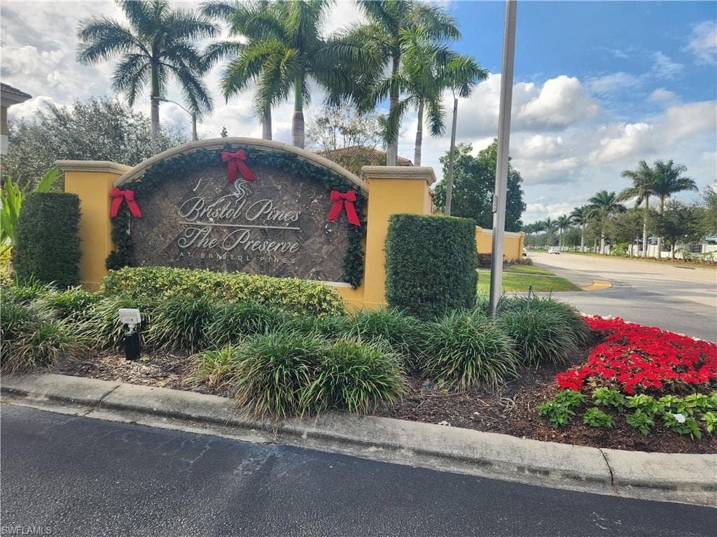 7542 Bristol Cir, Naples, FL 34120-1
