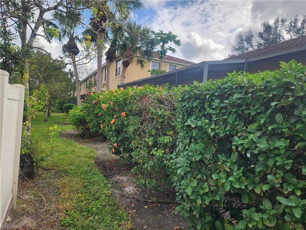 7542 Bristol Cir, Naples, FL 34120-7