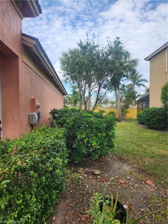 7542 Bristol Cir, Naples, FL 34120-8