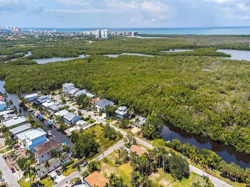 723 Glendale Ave, Naples, FL 34110-2
