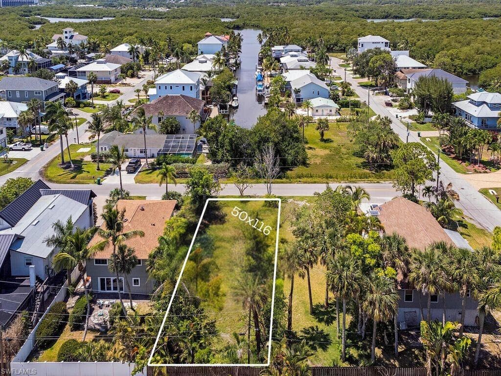 723 Glendale Ave, Naples, FL 34110-3