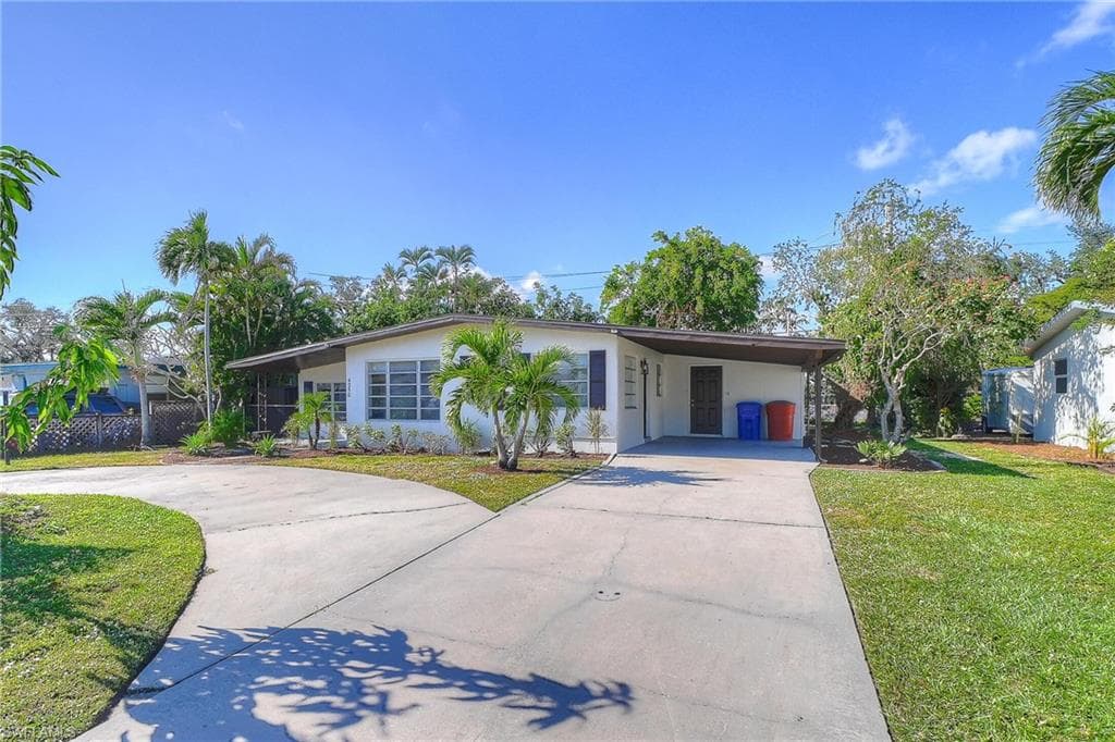 4250 Lagg Ave, Fort Myers, FL 33901-2