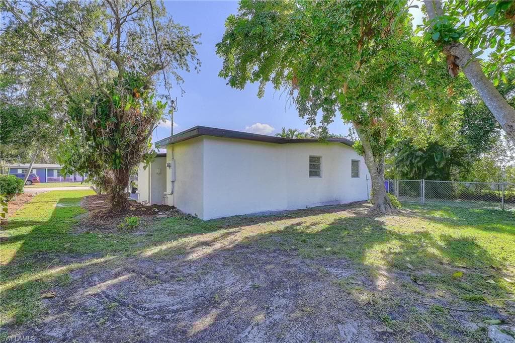 4250 Lagg Ave, Fort Myers, FL 33901-33